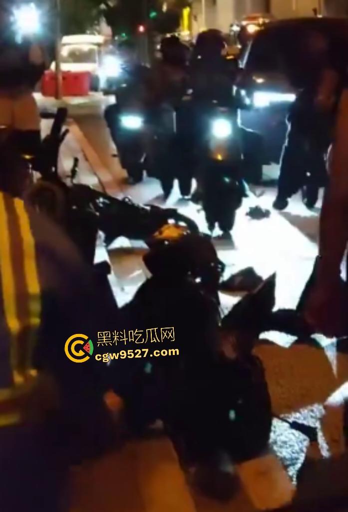 9月2日晚上广州海珠鹤洞桥底，合创汽车开智驾直接冲撞行人，连幼童都撞飞了，这智驾怕不是失了智吧？  第8张