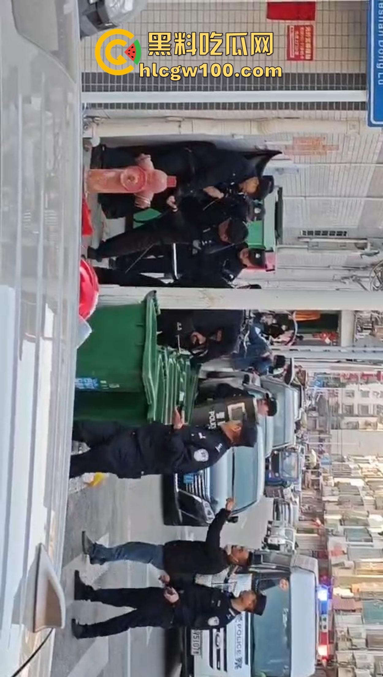 揭阳揭西持刀男子街头闹事，被警察堵墙角带走，快过年了非要进去蹭皇粮！  第4张