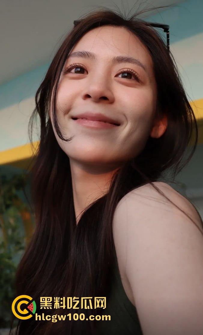 抖音擦边女神『小黄鱼』凭骚气出圈，直播思路清晰擦边到位，粉丝边掏钱包边咨询医美，钱包空了还得了！  第5张