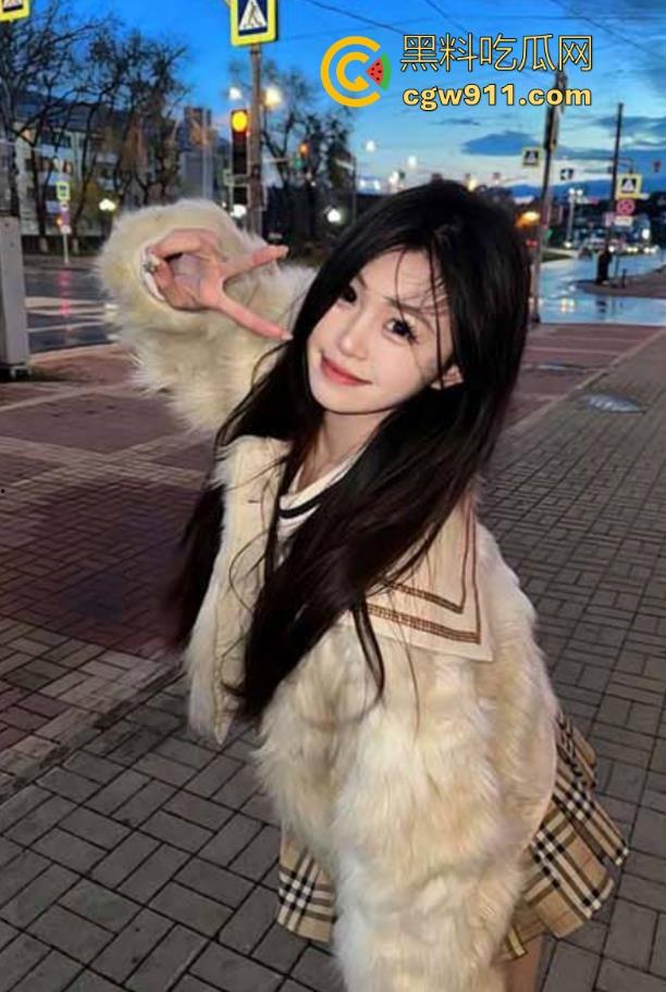 海角乱伦！姐夫满足不了姐姐弟弟来帮忙，爆操跟姐夫通话中的骚姐姐，边淫叫边给电话那头得人渣姐夫听！  第3张