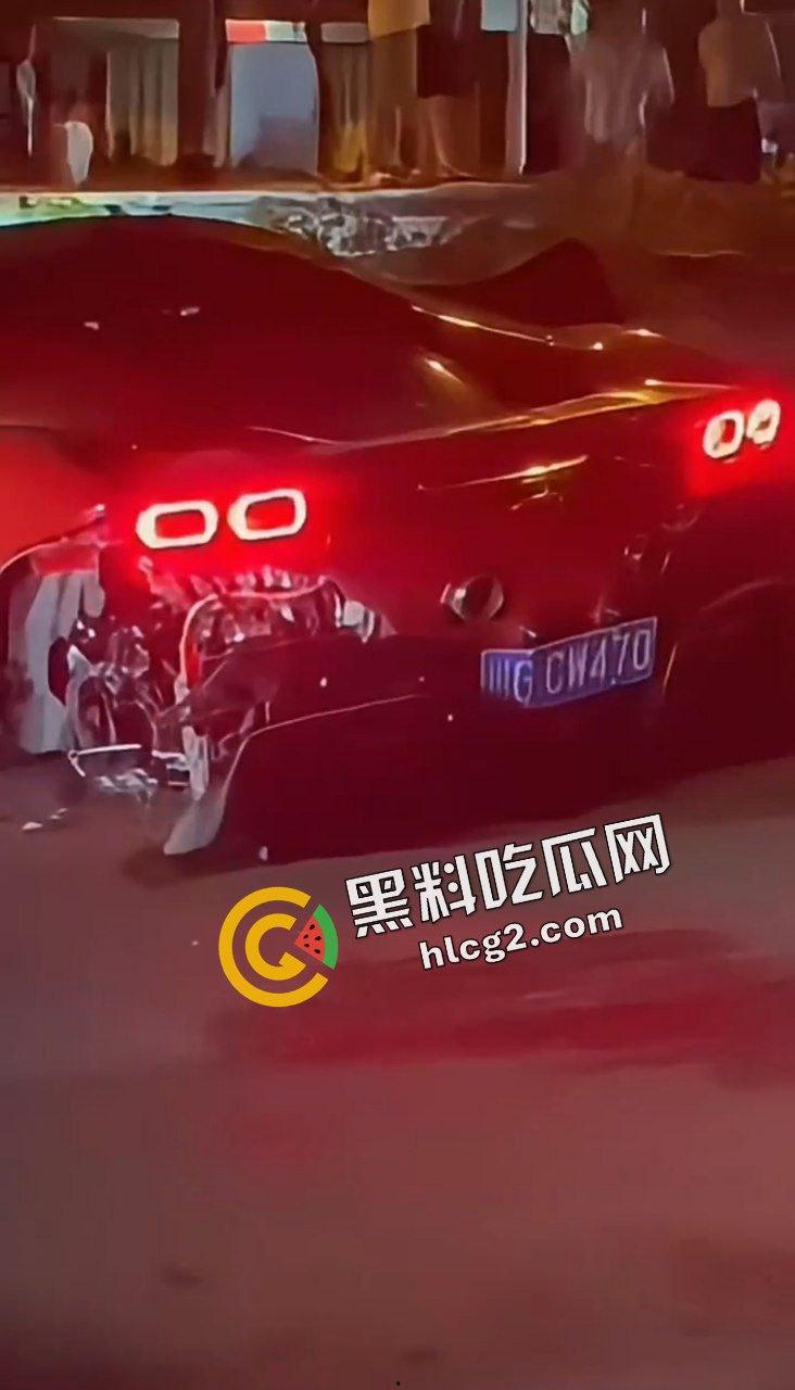 三亚3位小仙女 租法拉利跑车出车祸 后胎撞飞数米 唯一一台法拉利sf90报废  第4张