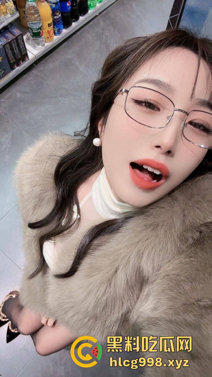 抖音平台主播【小团嫂】直播招嫖！黑丝包臀裙、巨棒身材，嫩逼后入爆插，制服诱惑让人顶不住！  第12张