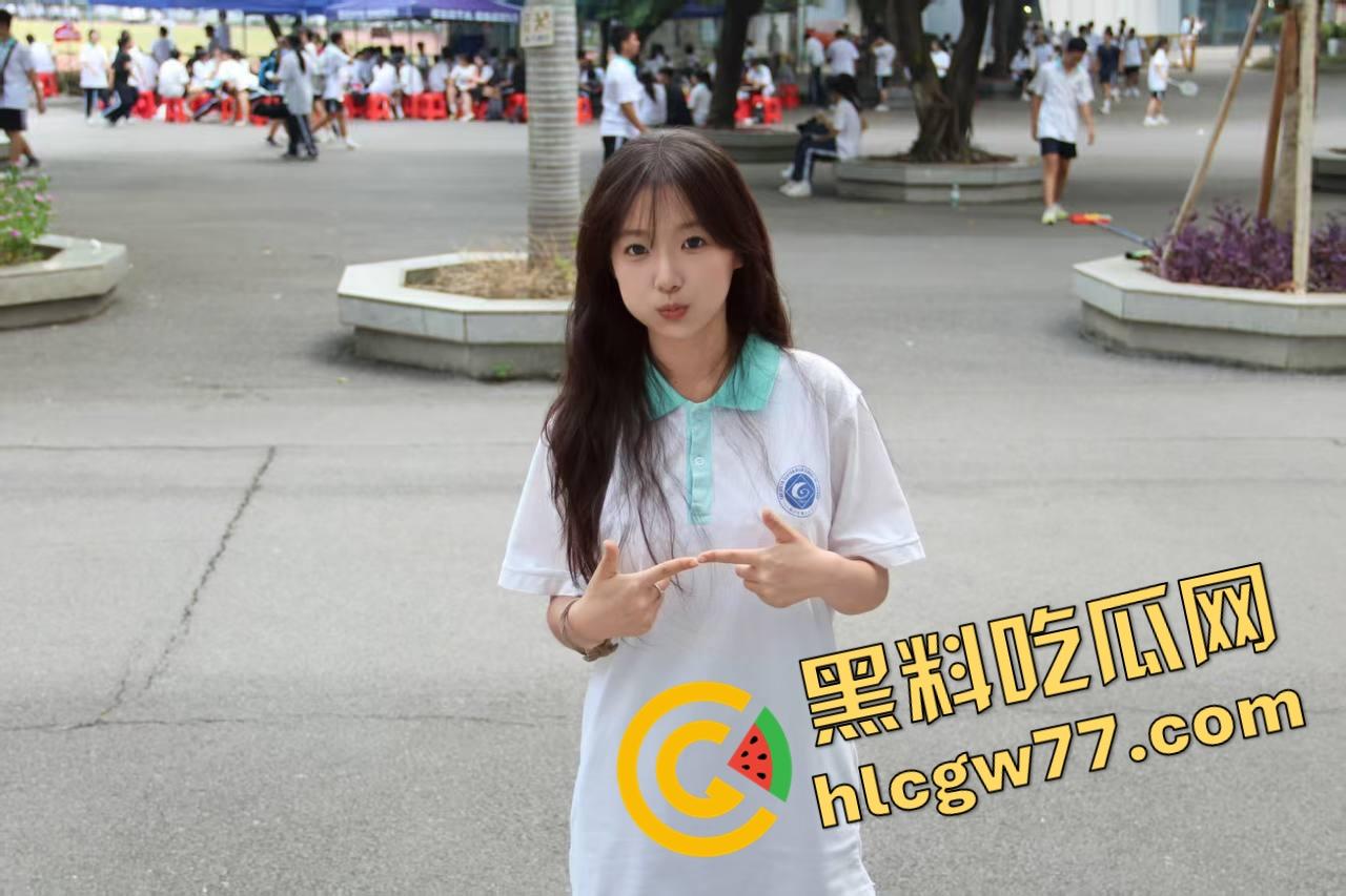 南昌传媒学院极品骚女【江婉璃】喷水到床垫透底，小穴撑成屌模，全校走一圈淫水一路滴！  第2张