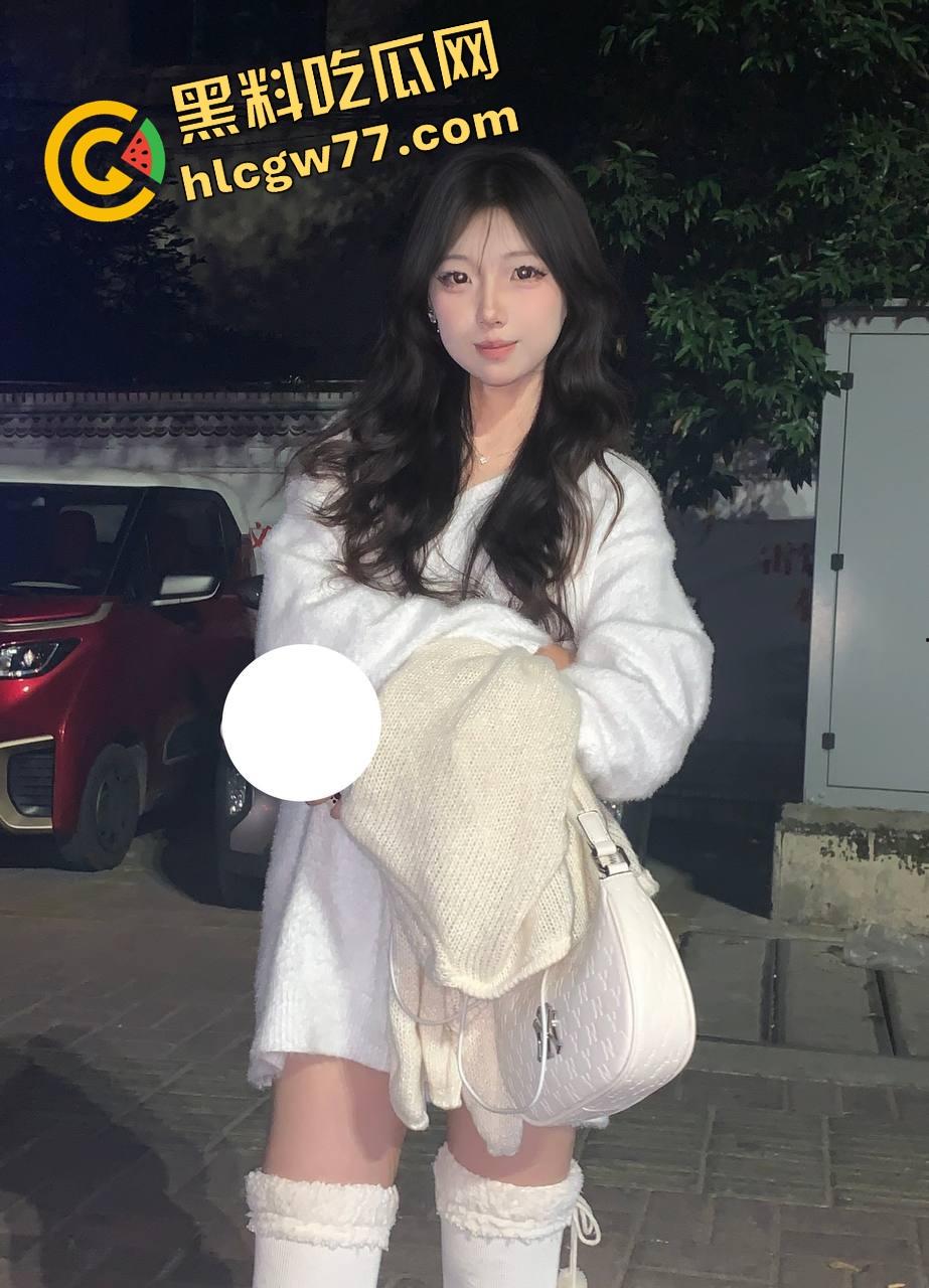 南昌传媒学院极品骚女【江婉璃】喷水到床垫透底，小穴撑成屌模，全校走一圈淫水一路滴！  第4张