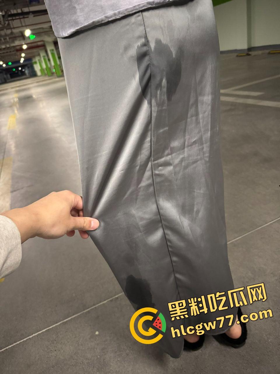 南昌传媒学院极品骚女【江婉璃】喷水到床垫透底，小穴撑成屌模，全校走一圈淫水一路滴！  第6张