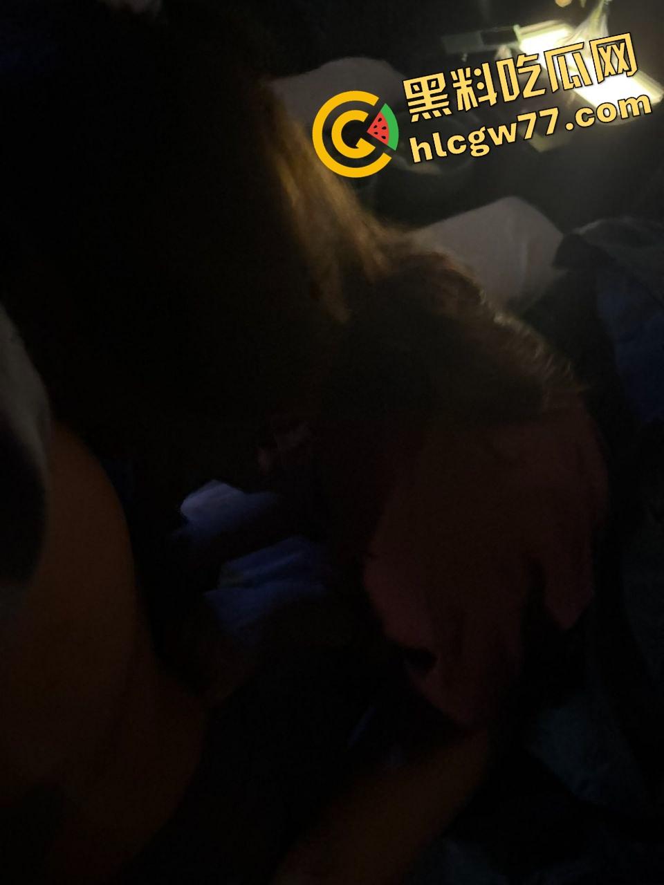 南昌传媒学院极品骚女【江婉璃】喷水到床垫透底，小穴撑成屌模，全校走一圈淫水一路滴！  第18张