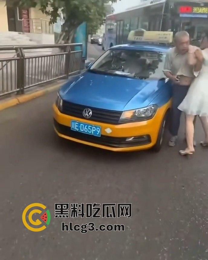 醉酒女在四川泸州的疯狂暴走：出租车司机和警察双重袭击，最终被送派出所的完整经过！  第5张