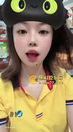 极品巨乳福利姬【李雨】大尺度付费视频流出，硕大浑圆大奶子上演超大尺度自慰 淫水狂喷！  第1张