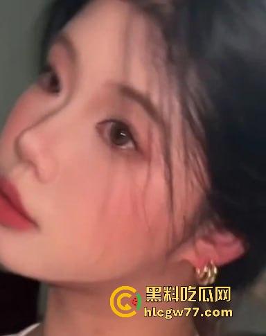 极品巨乳福利姬【李雨】大尺度付费视频流出，硕大浑圆大奶子上演超大尺度自慰 淫水狂喷！  第4张