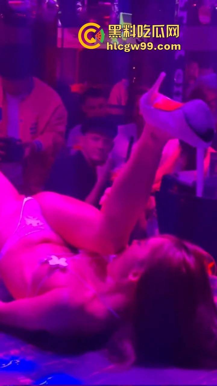 泰国红灯区的美女都快饿死了？少了国人宠爱，只能天天吃洋屌，一点中餐吃不到，摸下面看GG还是MM直接验货！  第7张