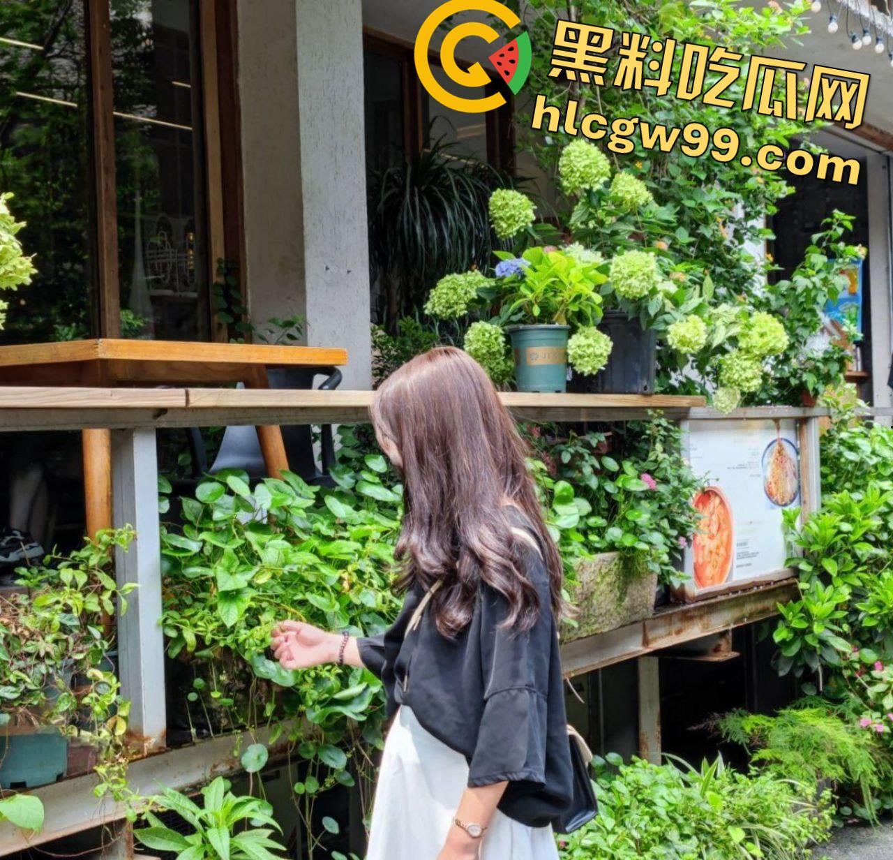 重庆OL反差露脸女职员【张秋月】被主人各种调教视图泄密，婚纱捆绑口塞踩头当狗玩  第4张