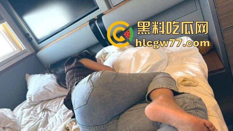 高校女校长勾引学生 私拍小视频被家长群曝光 被学生当母狗狠狠乱操 反差感直接拉满！  第6张