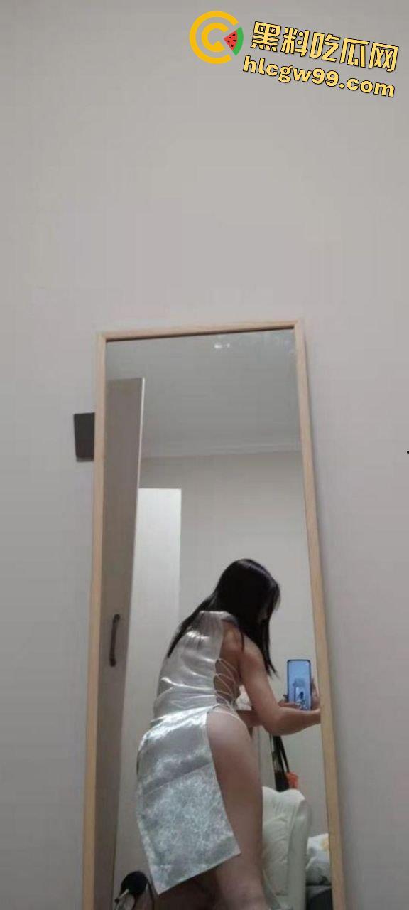 重庆OL反差露脸女职员【张秋月】被主人各种调教视图泄密，婚纱捆绑口塞踩头当狗玩  第36张