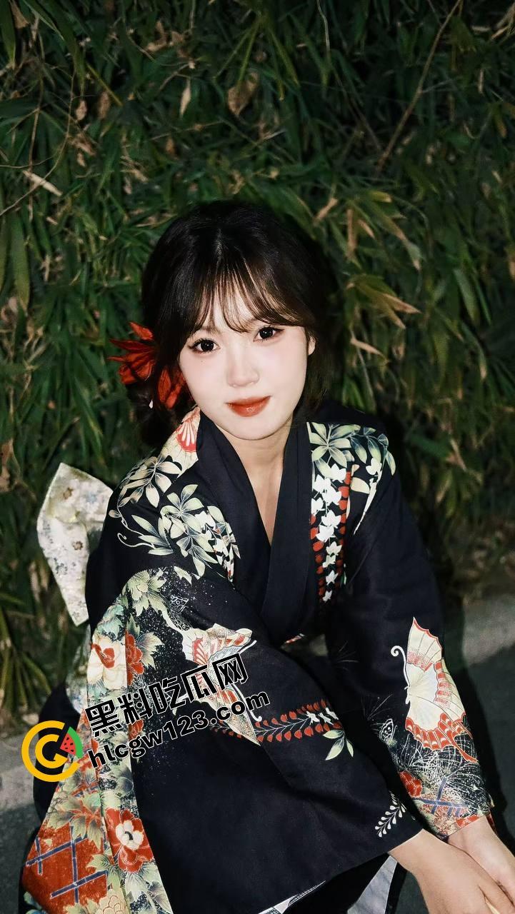 你相信光吗？郑州小婊深夜执行主人的羞耻任务，透明薄睡衣漏点出门，全程走光还舔着嘴说我好兴奋！  第1张