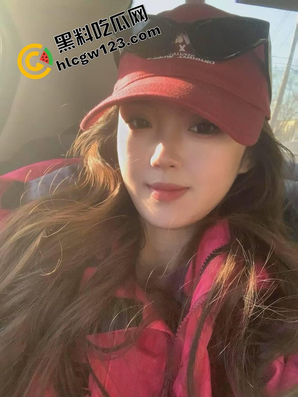 你相信光吗？郑州小婊深夜执行主人的羞耻任务，透明薄睡衣漏点出门，全程走光还舔着嘴说我好兴奋！  第3张