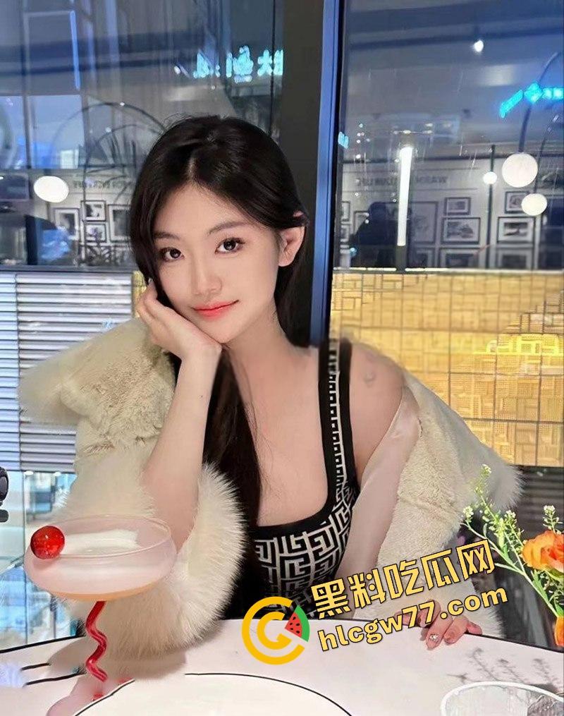 调教大神火力全开，空姐学妹老师护士统统爆操，舔屌后入内射爽翻天，各种极品尤物任性玩烂！  第2张