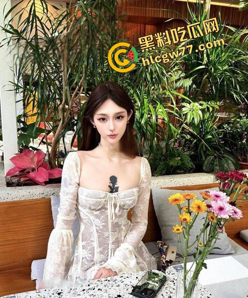 调教大神火力全开，空姐学妹老师护士统统爆操，舔屌后入内射爽翻天，各种极品尤物任性玩烂！  第4张