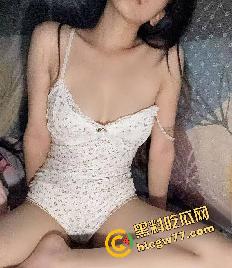 调教大神火力全开，空姐学妹老师护士统统爆操，舔屌后入内射爽翻天，各种极品尤物任性玩烂！  第5张