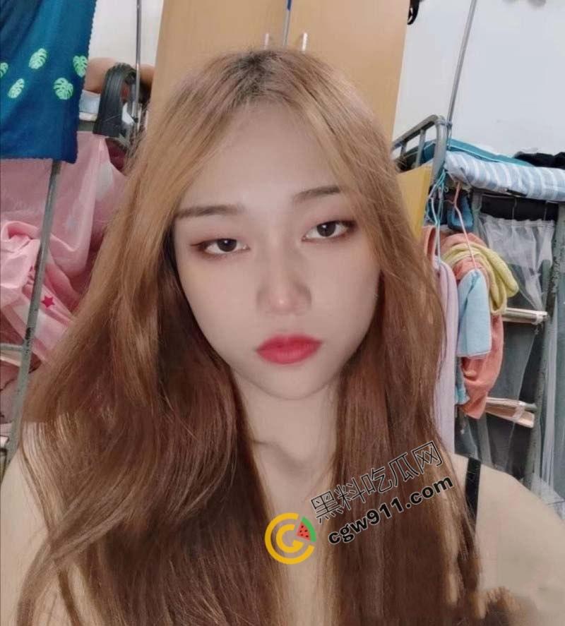 四川成都22岁高颜值厂妹下海卖逼，狂野床技让男子疯狂，丰满奶子，露脸口交，尽享极致快感！  第4张