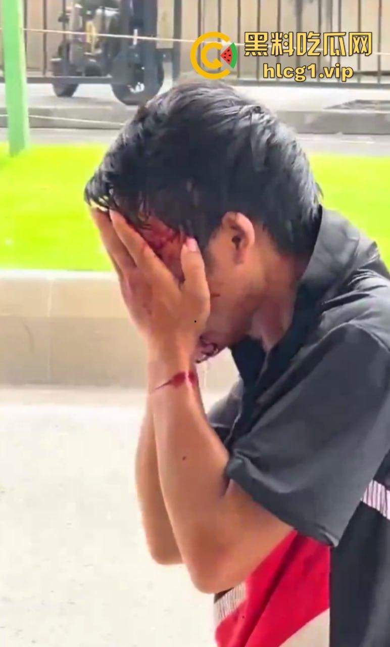 悲催!广州一快递小哥逆行撞到一豪车后 冲向过往车辆自残！  第6张