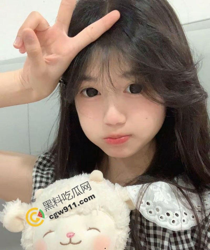 南京大学极品馒头穴JK妹【胡芸泮】泄密：花臂哥3000一夜，操到她高潮连连，淫叫不断，勾魂骨髓  第4张