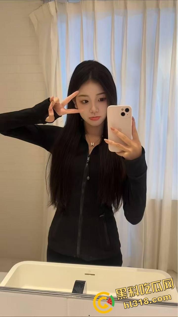 小鬼子财阀泳池淫趴曝光，巨乳尤物泡在泡泡池里，被富豪轮流后入爆操，水声浪叫混成一首交响曲！  第1张