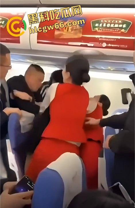 深圳航空变空中肉搏战，两女乘客因太臭香水熏人互殴，连空姐都遭殃被咬出血，航班延误两小时只因一场鼻子矛盾！  第13张