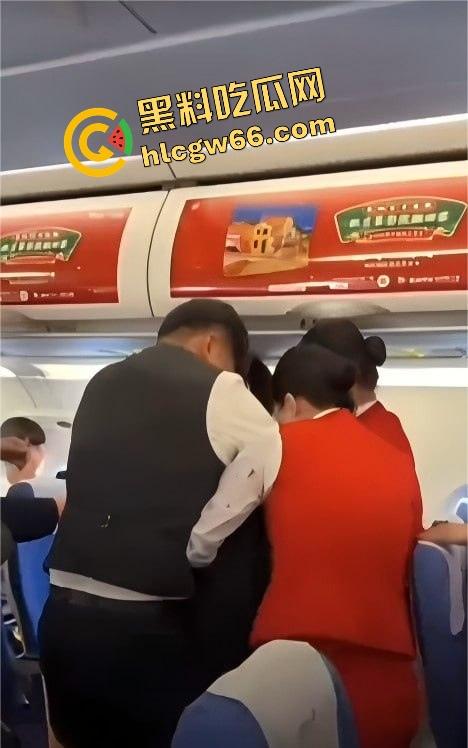 深圳航空变空中肉搏战，两女乘客因太臭香水熏人互殴，连空姐都遭殃被咬出血，航班延误两小时只因一场鼻子矛盾！  第15张