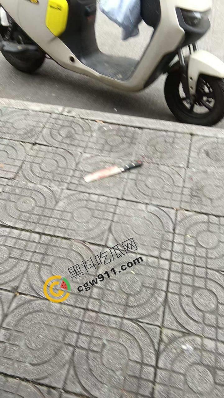 广西柳州街头疯狂砍人事件！男子疯狂持刀追砍，残暴削掉头皮，引爆全城惊恐！  第5张