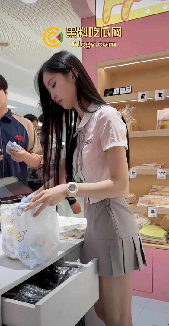 空姐都没这骚！好利来黑丝小姐姐被玩疯了！工装直接干成情趣服，肉丝长腿一顿爆操，想想都上头！  第17张