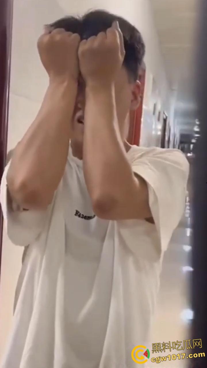 贵州民族大学偷拍男， ​潜入女生宿舍进行偷拍给人家逮住，被发到表白墙上面曝光，这下洗也许不干净了 ！  第8张