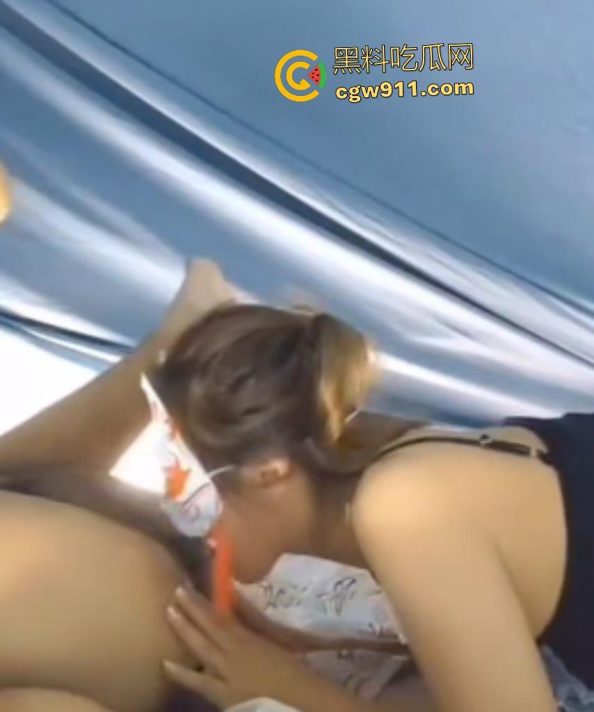 十年婚姻两公婆无激情，重度丝袜控的淫妻在帐篷内激战单男，灰丝裹臀坐脸喷汁，各种姿势狂操内射！  第6张