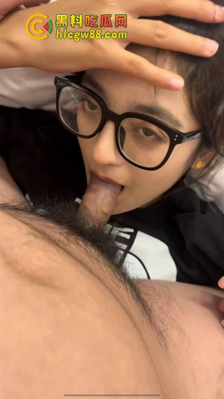 新疆乌鲁木齐财经学院『夏赫曼古丽』混血眼镜婊被颜射满脸，鸡巴吃得香喷喷，管他清不清真照吃不误！  第7张