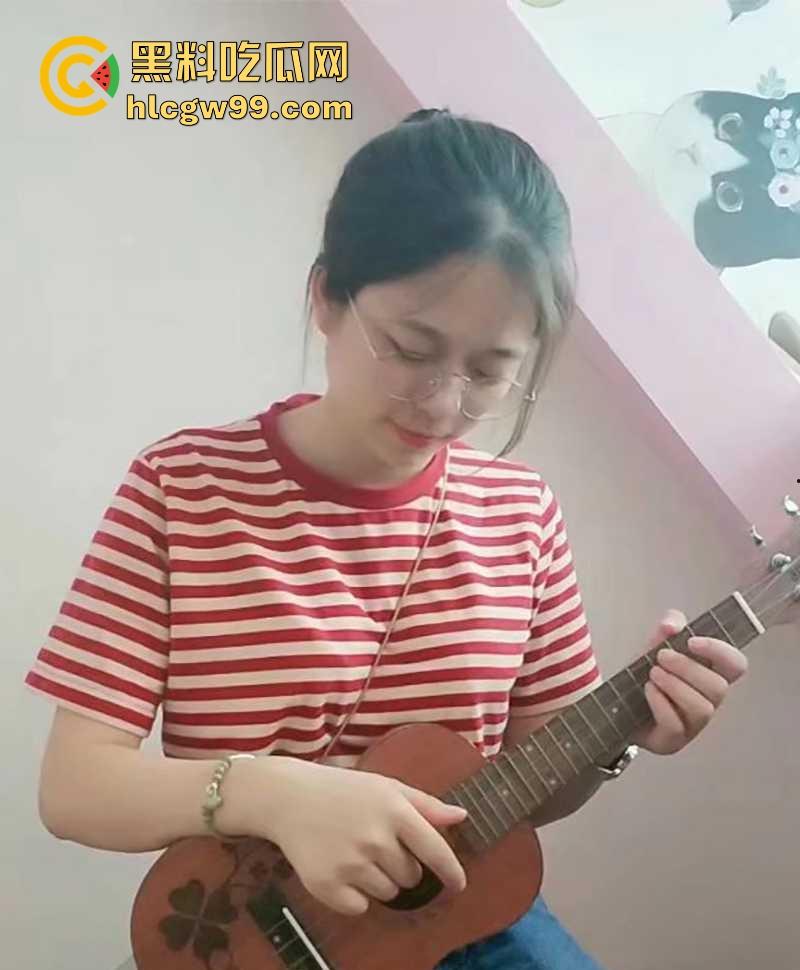 你一生所追求的白月光其实只是别人的胯下母狗！广州大学【魏书玲】与男友私密视频流出，淫骚自拍反差惊人。  第4张