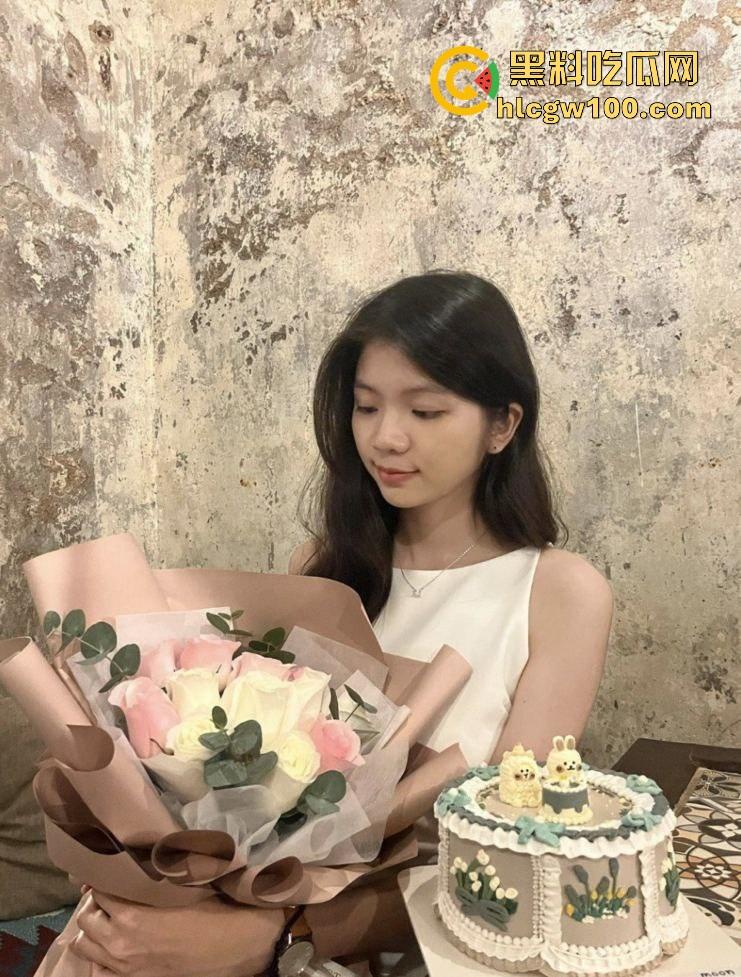 芜湖95年小哥分享调教00后小骚妹，小穴从粉嫩紧致到宽松变色，打屁股时乖得像条小母狗，鸡巴插不满都不行！  第1张