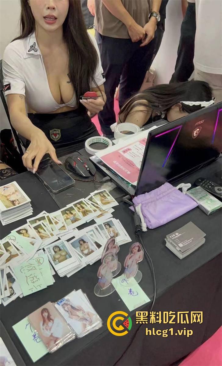 独家直击！带粉丝云打卡台湾成人展，三上悠亚比屏幕更美更性感，完爆国内漫展，台妹赞到爆！  第5张