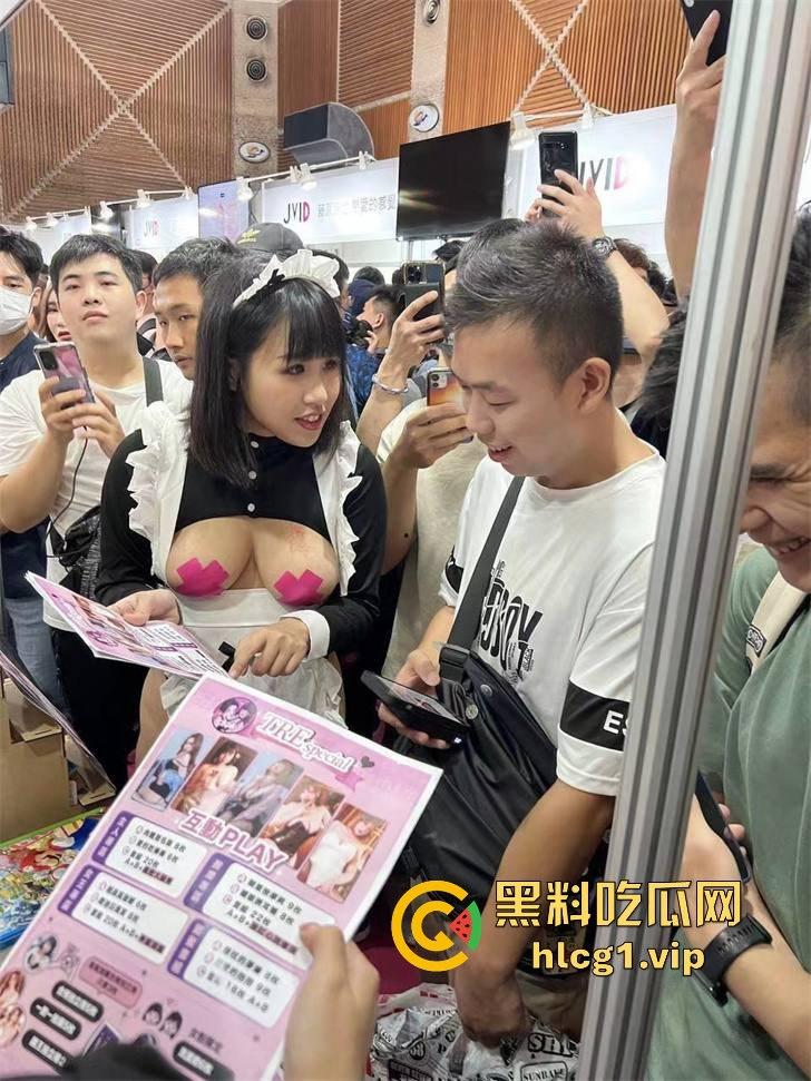 独家直击！带粉丝云打卡台湾成人展，三上悠亚比屏幕更美更性感，完爆国内漫展，台妹赞到爆！  第12张