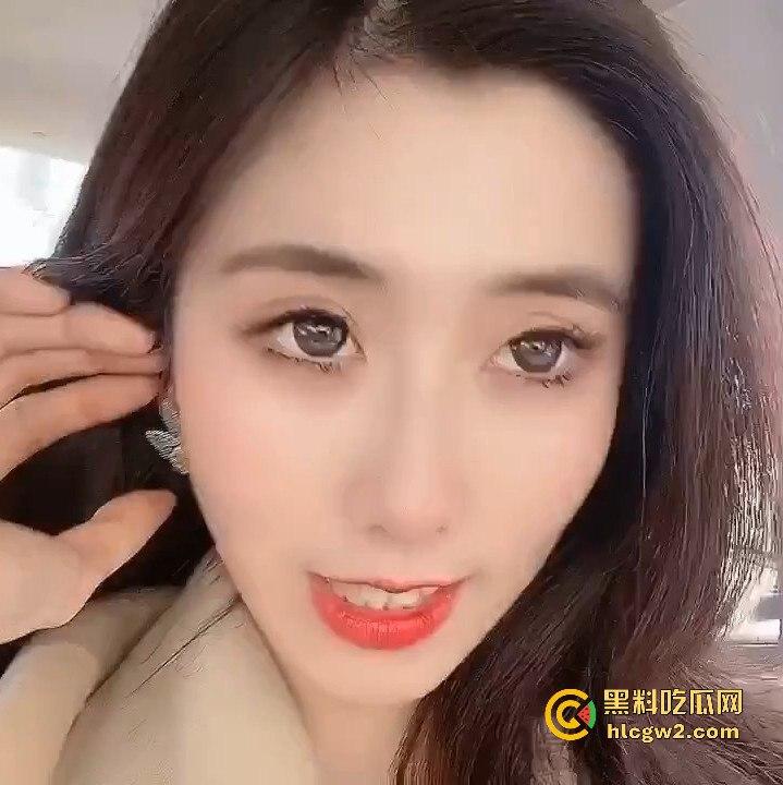 邂逅广西披萨店巨乳正妹【赵雪菲】！大到爆炸的罩杯 这样的身材还卖披萨？不如直接吃了她这个小夹子！  第2张