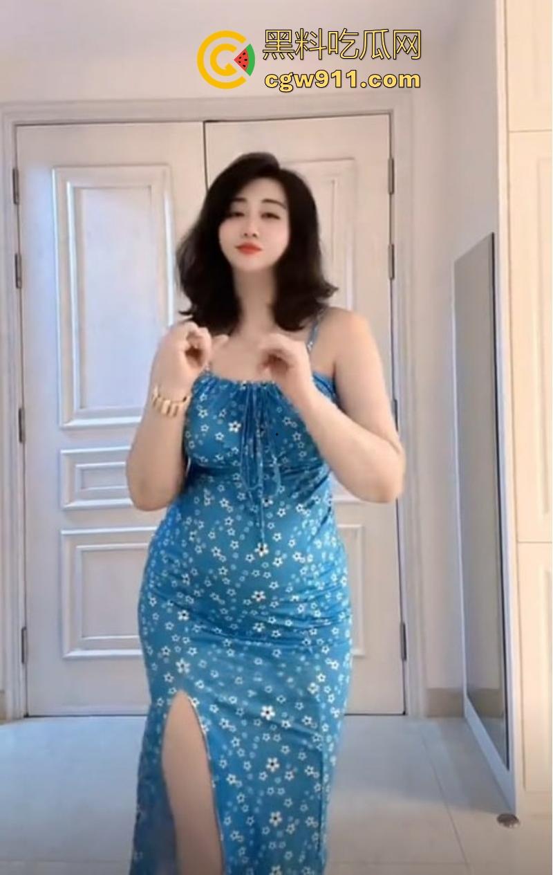 抖音微胖熟女少妇【汭淇】私密福利流出，身穿各种情趣装激情热舞，轻揉肥逼诱惑，乳波荡漾！  第3张