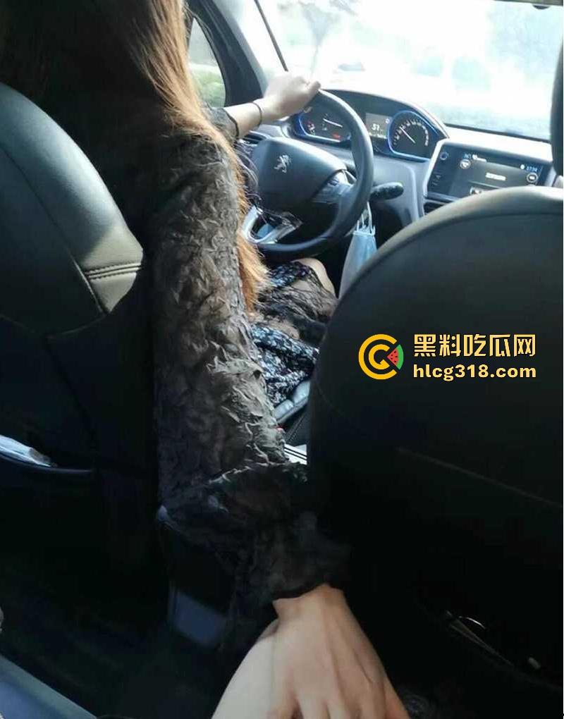 表面是职场精英律师，背后化身极品性感福利姬，黑丝全裸尺度炸天，脱律师服掰臀露穴，反差爆表！  第9张