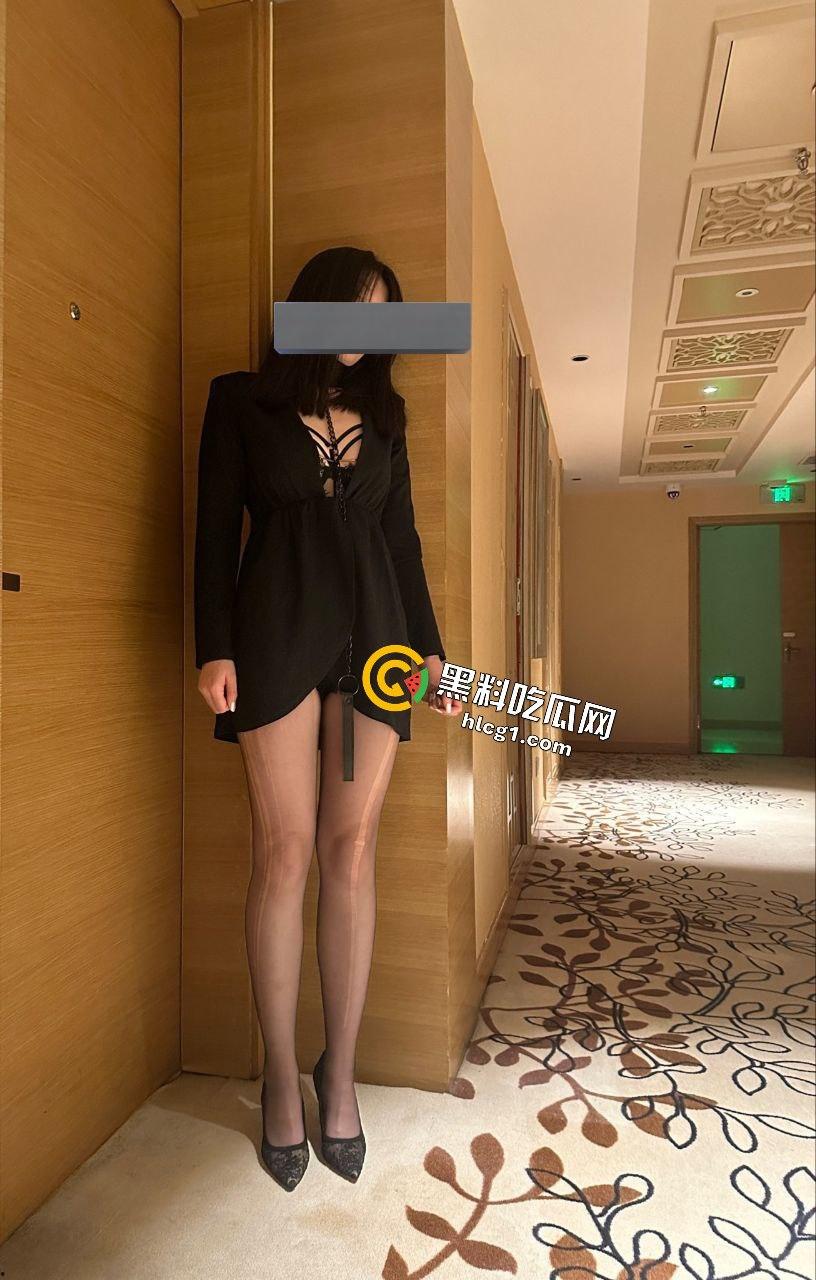 常州大学05年生被调教一年半，终成合格母狗，来到喜来登玩露出尽显 K9 本性！  第6张