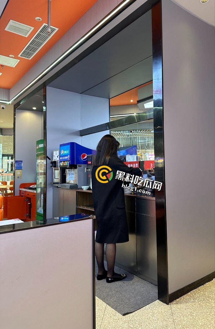 常州大学05年生被调教一年半，终成合格母狗，来到喜来登玩露出尽显 K9 本性！  第13张