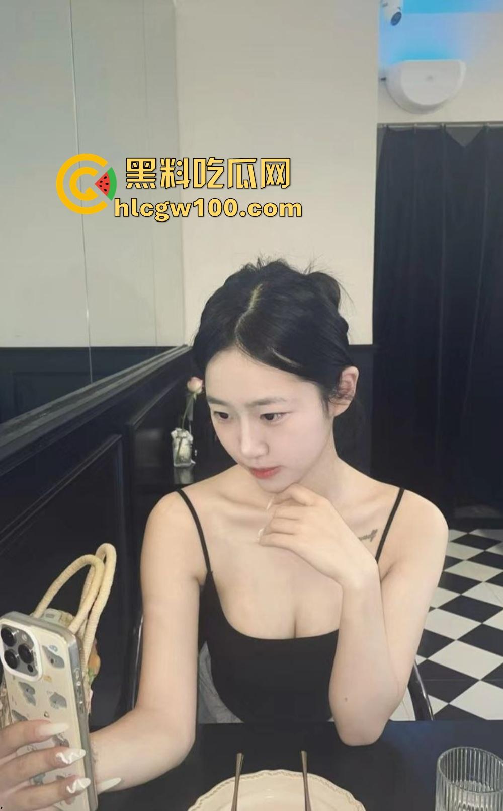 长沙女主播『冯洛涵』可纯可欲可调情 线上钓金主线下上门服务为钱疯狂  千里送逼秀腰臀技术！ 第4张