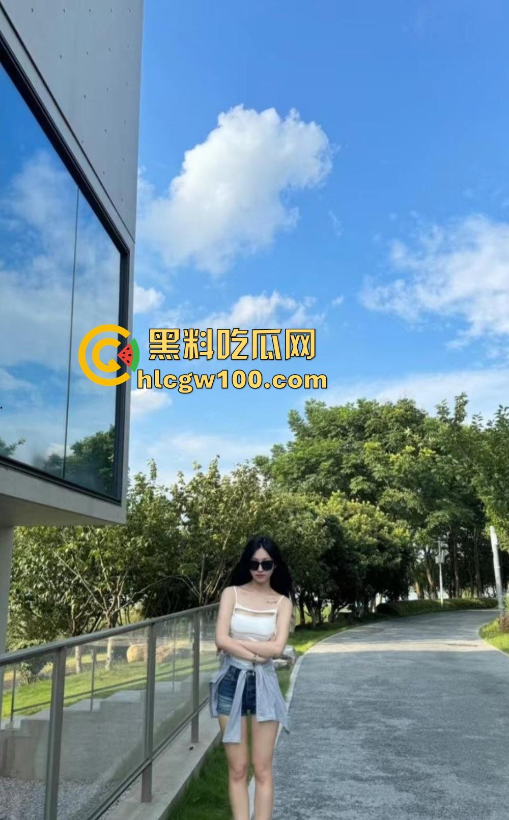 长沙女主播『冯洛涵』可纯可欲可调情 线上钓金主线下上门服务为钱疯狂  千里送逼秀腰臀技术！ 第9张