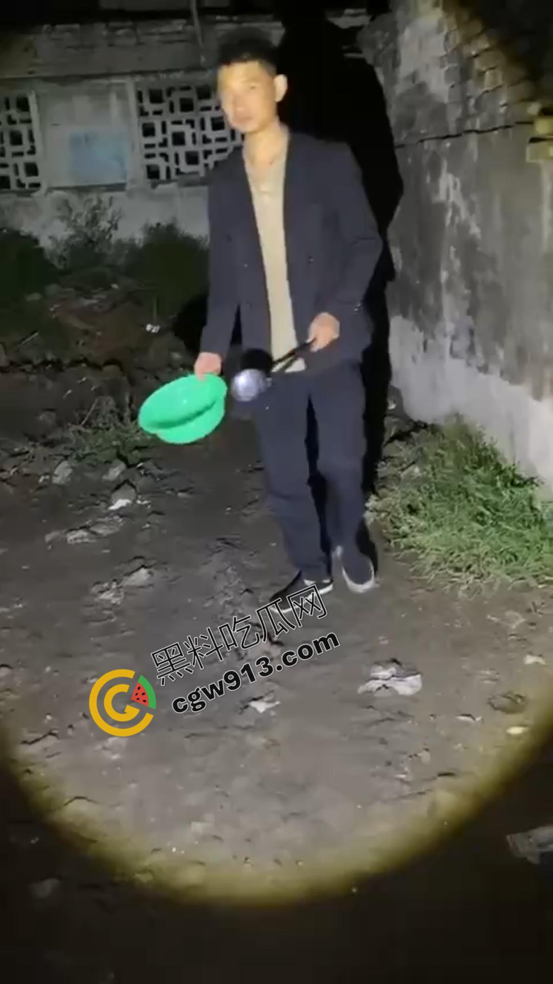 山西大同快手网红【安仁】吃屎直播：恶心至极，流量至上，恶心行为震惊万千网友  第2张