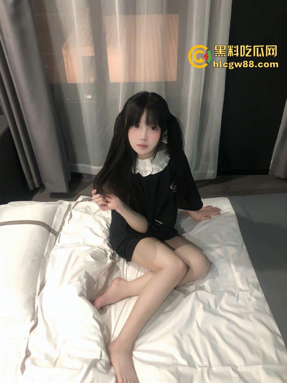 湖北职高双马尾清纯嫩妹萝莉【姜汐】付费定制大胆私拍粉嫩蝴蝶逼，浴缸露奶露逼观赏酮体！  第1张