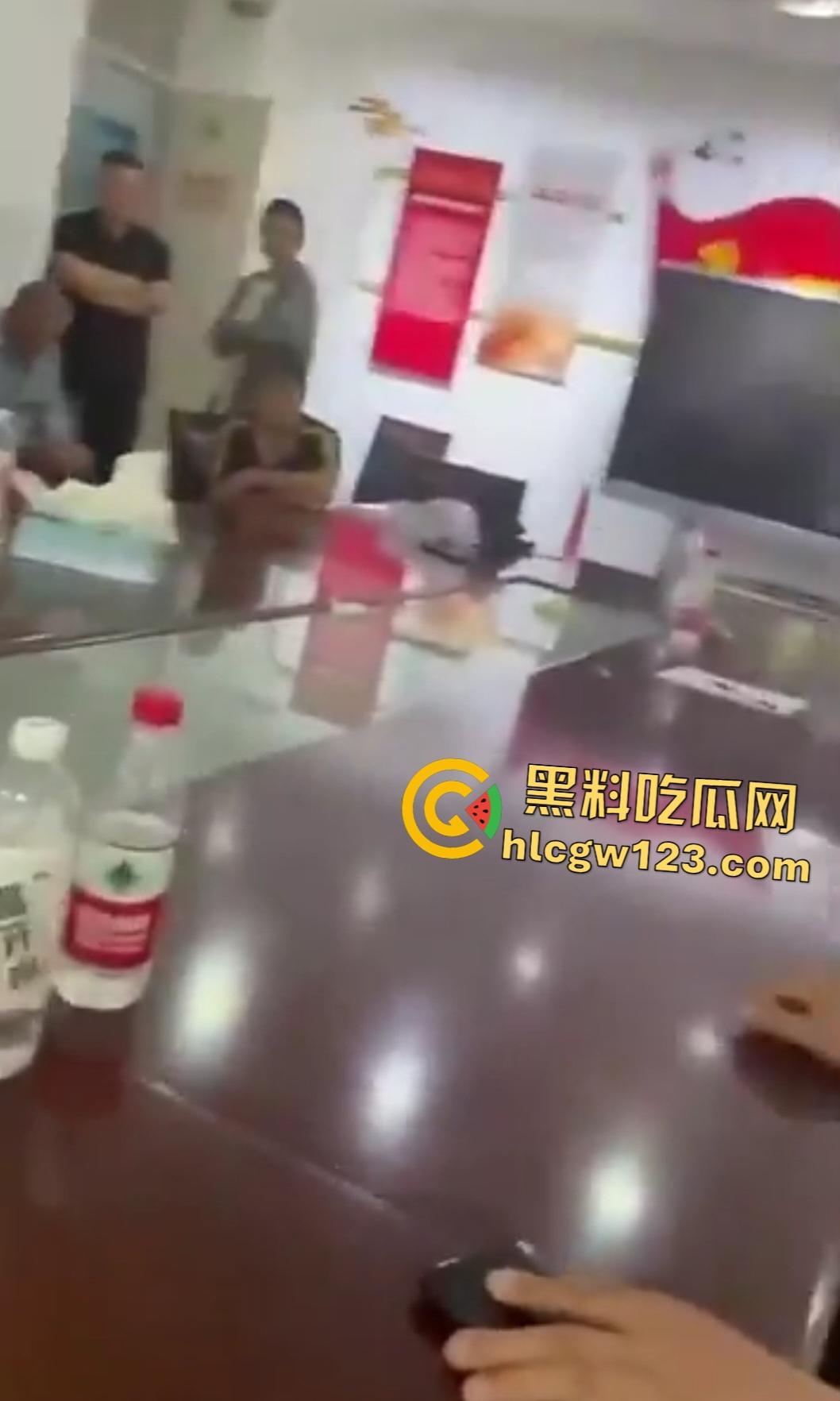 许昌六中【吴怡佳】被班主任嫉妒美貌体罚孤立，恶毒霸凌导致学生跳楼！同学愤怒狂砸学校财产！  第6张