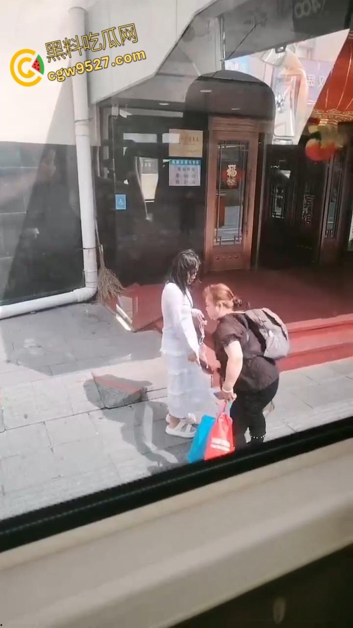 黑龙江鸡西一名女子想借网贷，做鼻子整容竟打自己老母，真白养了，群众直呼喂出个白眼狼！  第5张