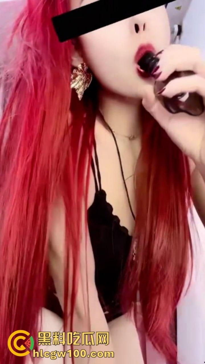 快手10万粉丝网红【桃宝】大尺度1V1私密视频流出！高能定制露出嫩B激情裸舞自插高潮骚叫！  第12张