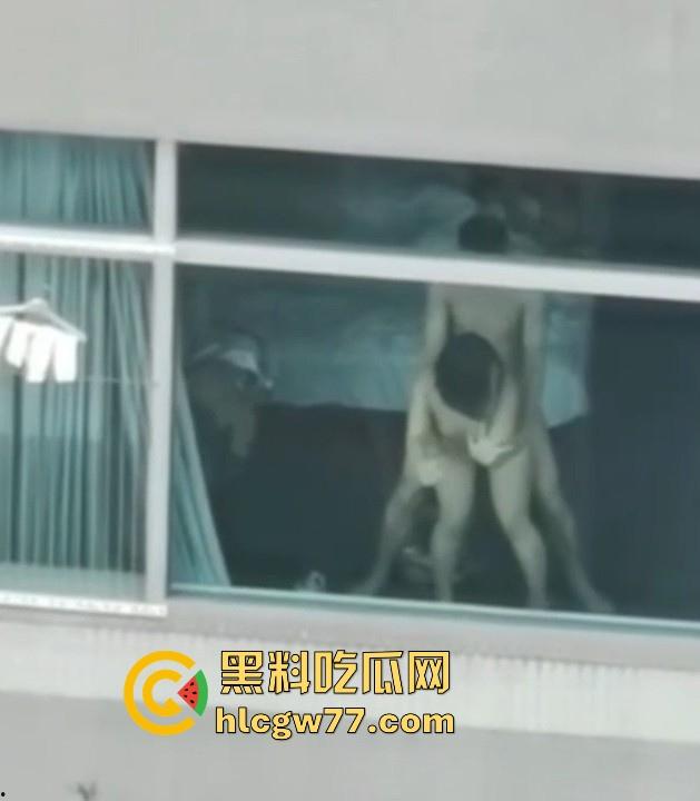 狗男女不拉窗帘激情性爱 窗前站立打桩爆操 全过程被对面楼瓜友偷拍记录！  第6张